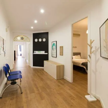Rent this 8 bed apartment on Centro Médico Psicológico Calvet in Travessera de Gràcia, 48