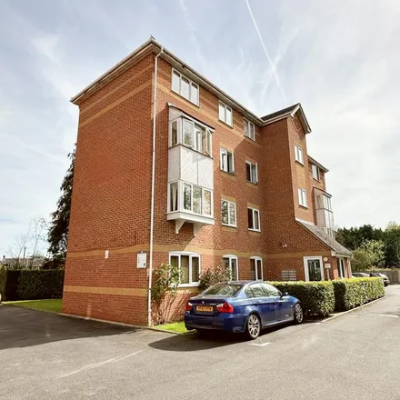 Rent this 2 bed apartment on Hereford House in Ascot Court, Aldershot