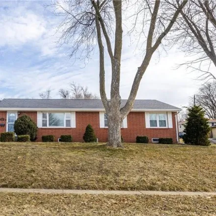 Buy this 3 bed house on 7389 Beechwood Drive in Urbandale, IA 50322