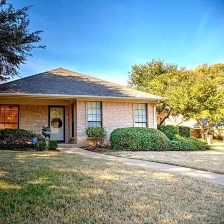 Image 2 - 4825 Courtside Drive, Fort Worth, TX 76133, USA - House for sale