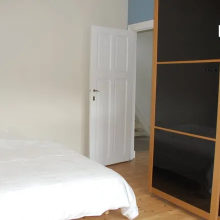 Rent this 4 bed room on Chaussée Saint-Pierre - Sint-Pieterssteenweg 265 in 1040 Etterbeek, Belgium