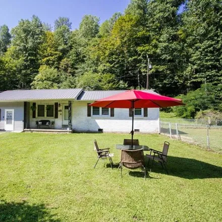Buy this 4 bed house on 429 Shot Gun Hollow Road in Frenchburg, Menifee County