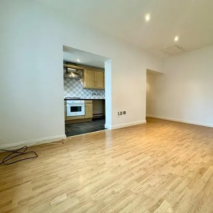 Image 2 - The Avenue, Stockton-on-Tees, TS19 7EY, United Kingdom - Apartment for rent