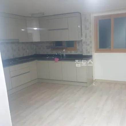 Rent this 3 bed apartment on 서울특별시 서초구 잠원동 14-8