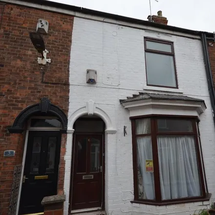 Rent this 2 bed townhouse on Woodland Villas in Hull, HU9 2NN