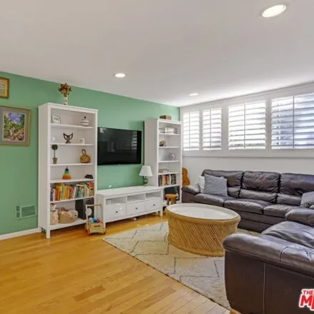 Image 3 - 6078 Canterbury Drive, Culver City, CA 90230, USA - Condo for sale