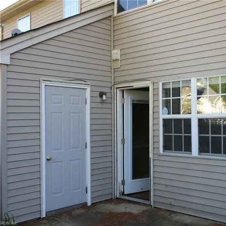 Image 2 - 4 Woodall Drive, Hampton, VA 23666, USA - Townhouse for sale