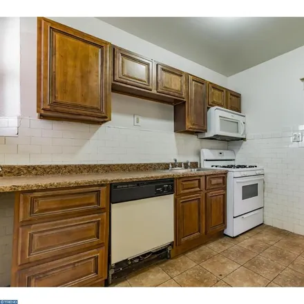 Image 3 - 2168 West Glenwood Avenue, Philadelphia, PA 19132, USA - Room for rent