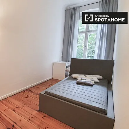 Rent this 6 bed room on Aalesunder Straße 1 in 10439 Berlin, Germany