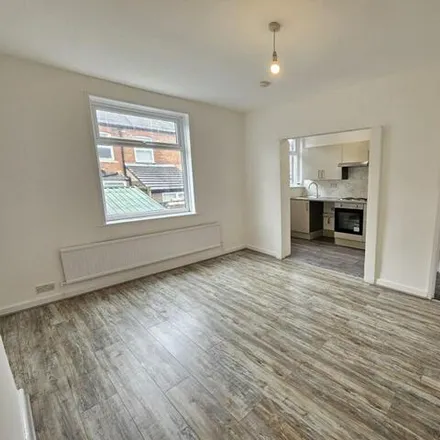 Image 4 - Clevedon Street, Manchester, M9 5PA, United Kingdom - Townhouse for rent