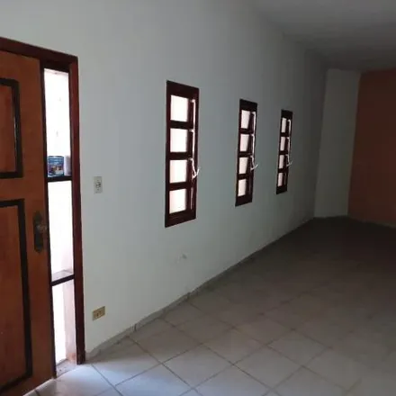 Rent this 3 bed house on Big Supermercados in Rua Adolfo André, Jardim Brasil