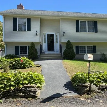 Image 1 - 11 Grove Street, Ware, MA 01082, USA - House for sale