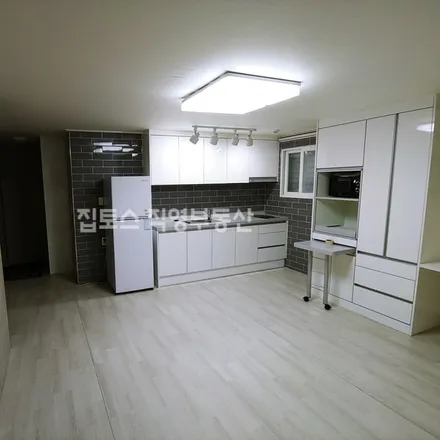 Rent this studio apartment on 서울특별시 강남구 역삼동 692-19