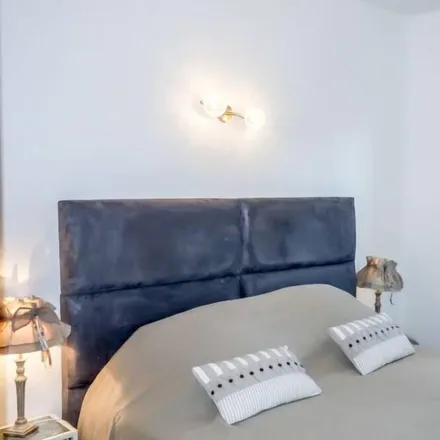 Rent this 2 bed apartment on 30220 Saint-Laurent-d'Aigouze