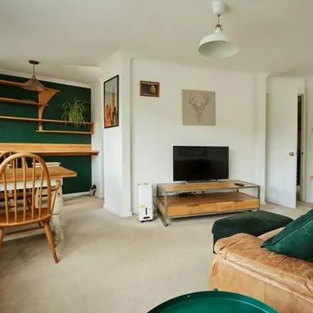 Image 1 - 22 Castle Rise, Rodborough, GL5 2AW, United Kingdom - Apartment for rent