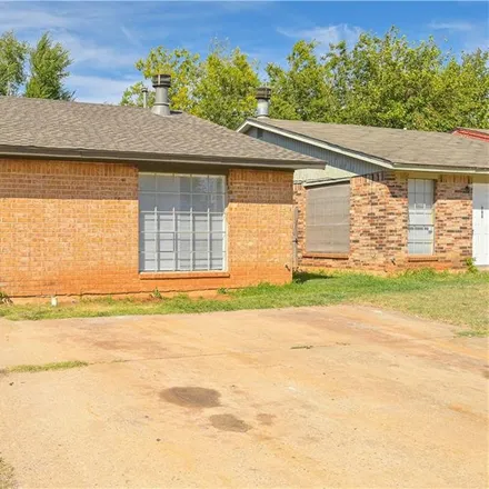 Rent this 3 bed duplex on 219 North Oaks Avenue in Midwest City, OK 73110