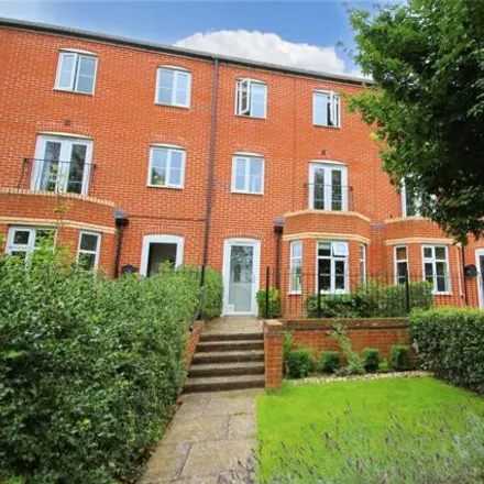 Buy this 3 bed townhouse on Tendergreen View in Tewkesbury, GL20 5FW