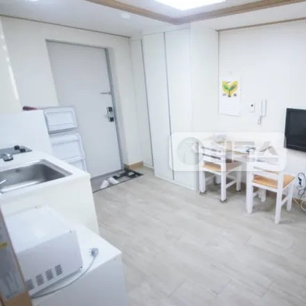 Rent this studio apartment on 서울특별시 강남구 대치동 959-7