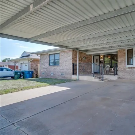 Image 2 - 6004 Southeast 11th Street, Midwest City, OK 73110, USA - House for sale