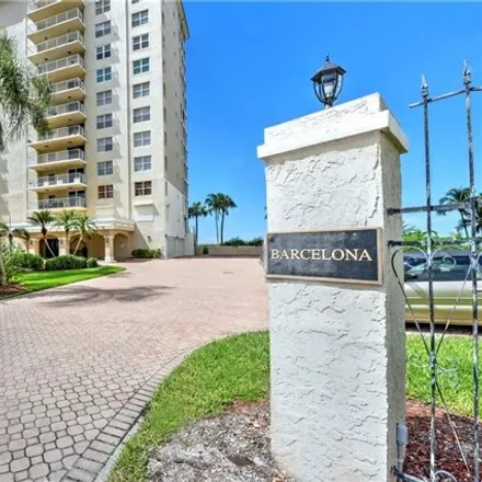 Image 2 - Vanderbilt Shores Homes, 10701 Gulfshore Drive, Naples, FL 34108, USA - Condo for rent