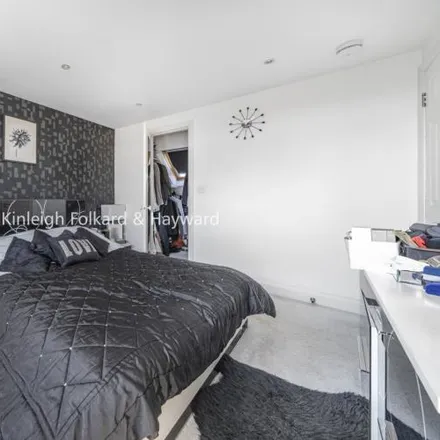 Image 5 - 55 Long Drive, London, W3 7PL, United Kingdom - House for rent