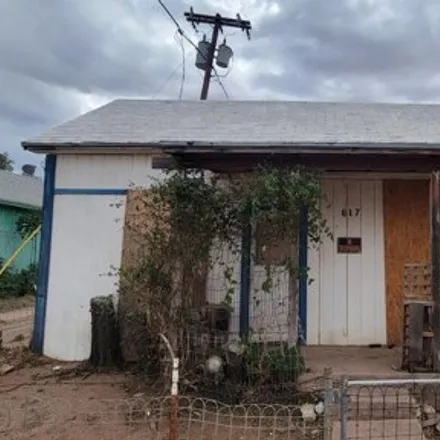 Buy this 1 bed house on 627 East 17th Street in Douglas, AZ 85607