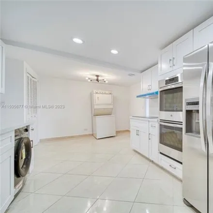 Image 4 - 1601 Northeast 114th Street, Courtly Manor, Miami-Dade County, FL 33181, USA - Condo for sale
