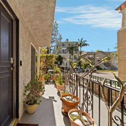 Image 3 - 2286 South Bentley Avenue, Los Angeles, CA 90064, USA - Townhouse for sale