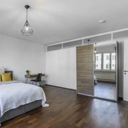 Rent this 5 bed room on moveorespiro | studio west in Leuschnerstraße 36, 70176 Stuttgart