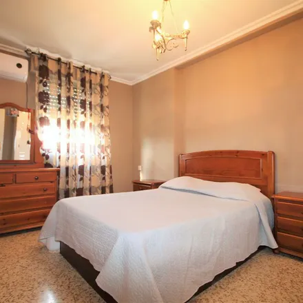Image 9 - Dia, Calle Puerto de la Molina, 41006 Seville, Spain - Apartment for rent