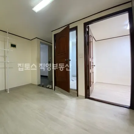 Rent this 2 bed apartment on 서울특별시 강남구 신사동 626-72