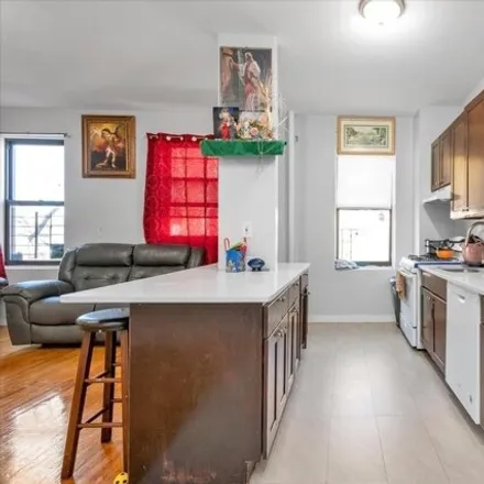 Image 7 - 159-04 Sanford Avenue, New York, NY 11358, USA - House for sale