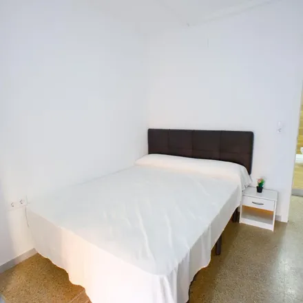 Rent this 6 bed apartment on Mercadona in Carrer de Campoamor, 46021 Valencia
