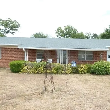Image 1 - 101 Boggess Street, Saint Jo, Montague County, TX 76265, USA - House for sale