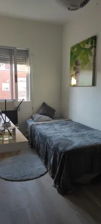 Rent this 3 bed room on Avinguda del Cid in 59, 46018 Valencia