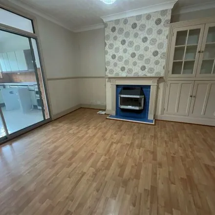Rent this 3 bed townhouse on Kew Road in Rugby, CV21 2QJ