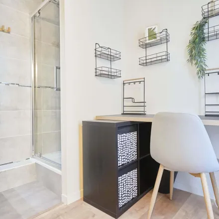 Rent this 3 bed room on 29 Rue Cérès in 51100 Reims, France