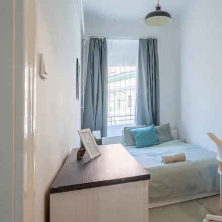 Rent this 4 bed room on Yong Xing Kínai gyorsbüfé in Budapest, Üllői út