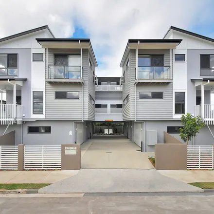 Rent this 3 bed townhouse on 16 Clive Street in Annerley QLD 4103, Australia