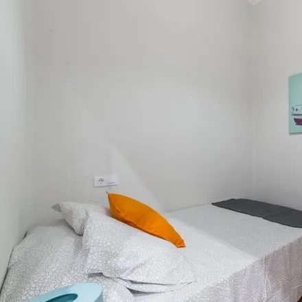 Rent this 6 bed room on Institut d'Educació Secundària Sant Vicent Ferrer in Carrer de l'Almirall Cadarso, 46005 Valencia