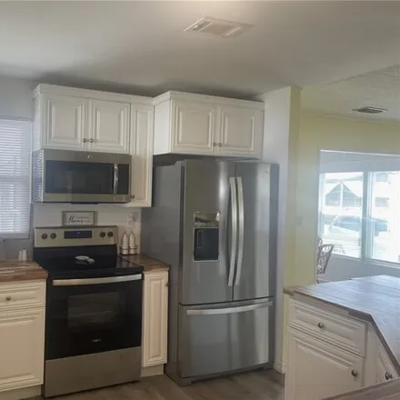 Image 6 - 14715 Patrick Henry Road, Old Bridge Village, North Fort Myers, FL 33917, USA - Apartment for rent