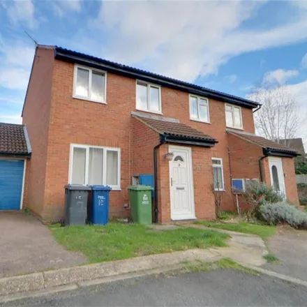 Rent this 3 bed townhouse on 7 Missleton Court in Cambridge, CB1 8BL