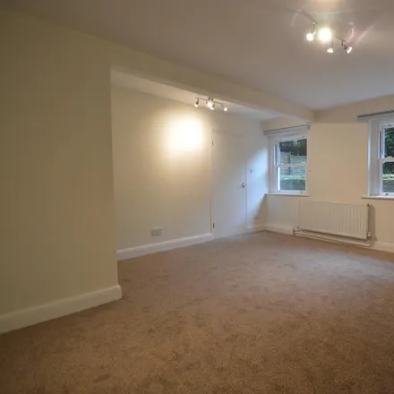 Image 2 - The Avenue, London, KT5 8JN, United Kingdom - Apartment for rent
