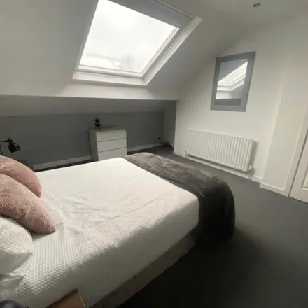 Rent this 6 bed apartment on Haddon Avenue in Leeds, LS4 2JF