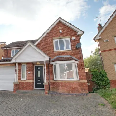 Rent this 4 bed house on Sapperton Close in Hull, HU7 3EA