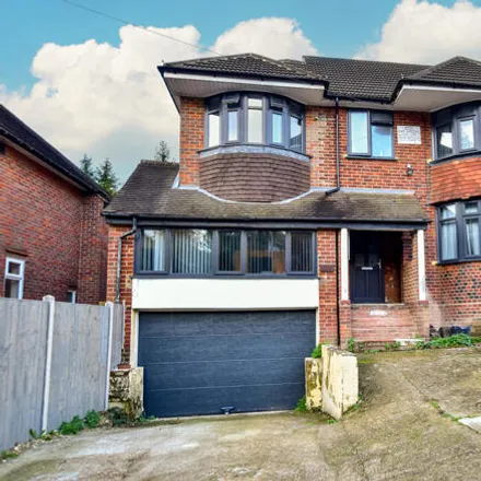 Buy this 9 bed house on Desborough Avenue in High Wycombe, HP11 2SZ