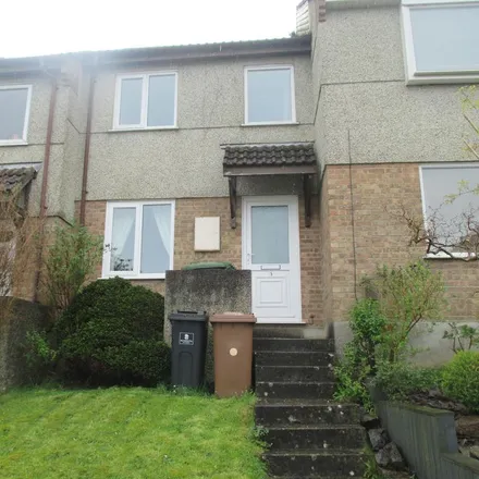 Rent this 2 bed townhouse on Tregenna Close in Plympton, PL7 2FW
