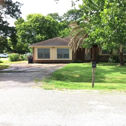 Rent this 4 bed house on 2214 Rimrock Dr in League City, Texas