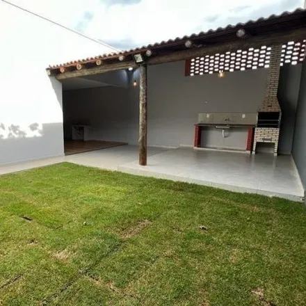 Buy this 3 bed house on Rua Maria Helena de Sousa in Jardim Brasília, Uberlândia - MG