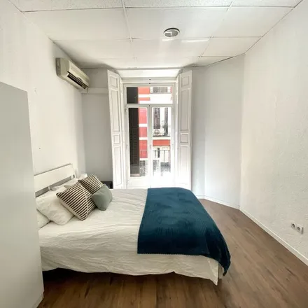 Image 3 - Calle de Caños del Peral, 7, 28013 Madrid, Spain - Apartment for rent